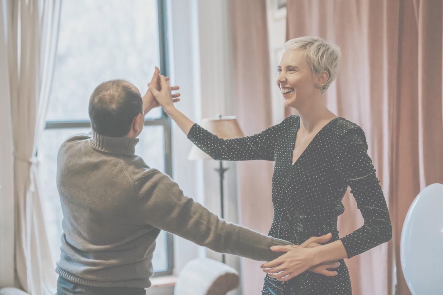 Famiglia che condivide momenti autentici insieme